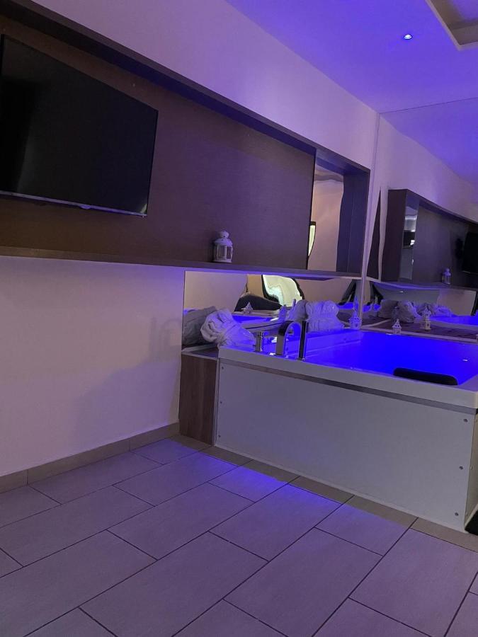 Hotel Cristian Giugliano In Campania Εξωτερικό φωτογραφία